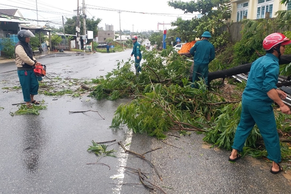 Các địa phương ở Quảng Ngãi khẩn trương khắc phục hậu quả bão số 4